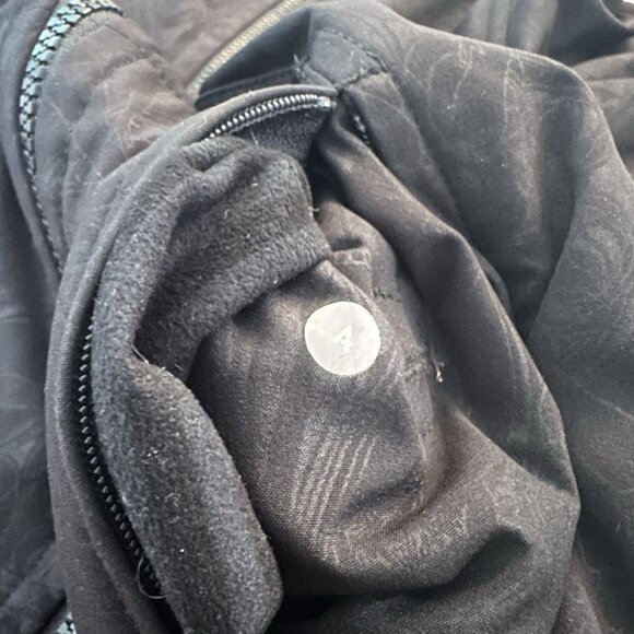 Lululemon Apres Yoga Hooded Jacket in Black Dance In Snow Pattern. Size 4 - Picture 8 of 16